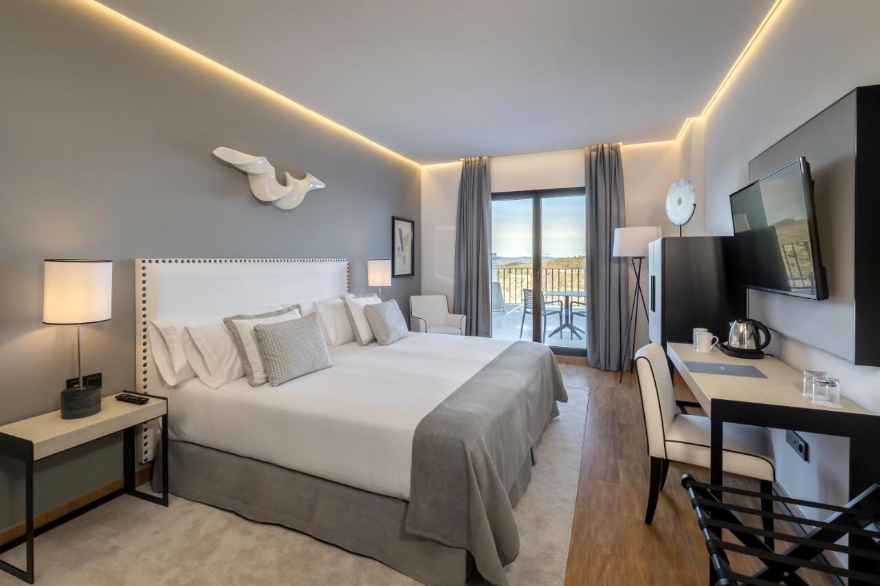 Deluxe Double Room Terrace mountain view